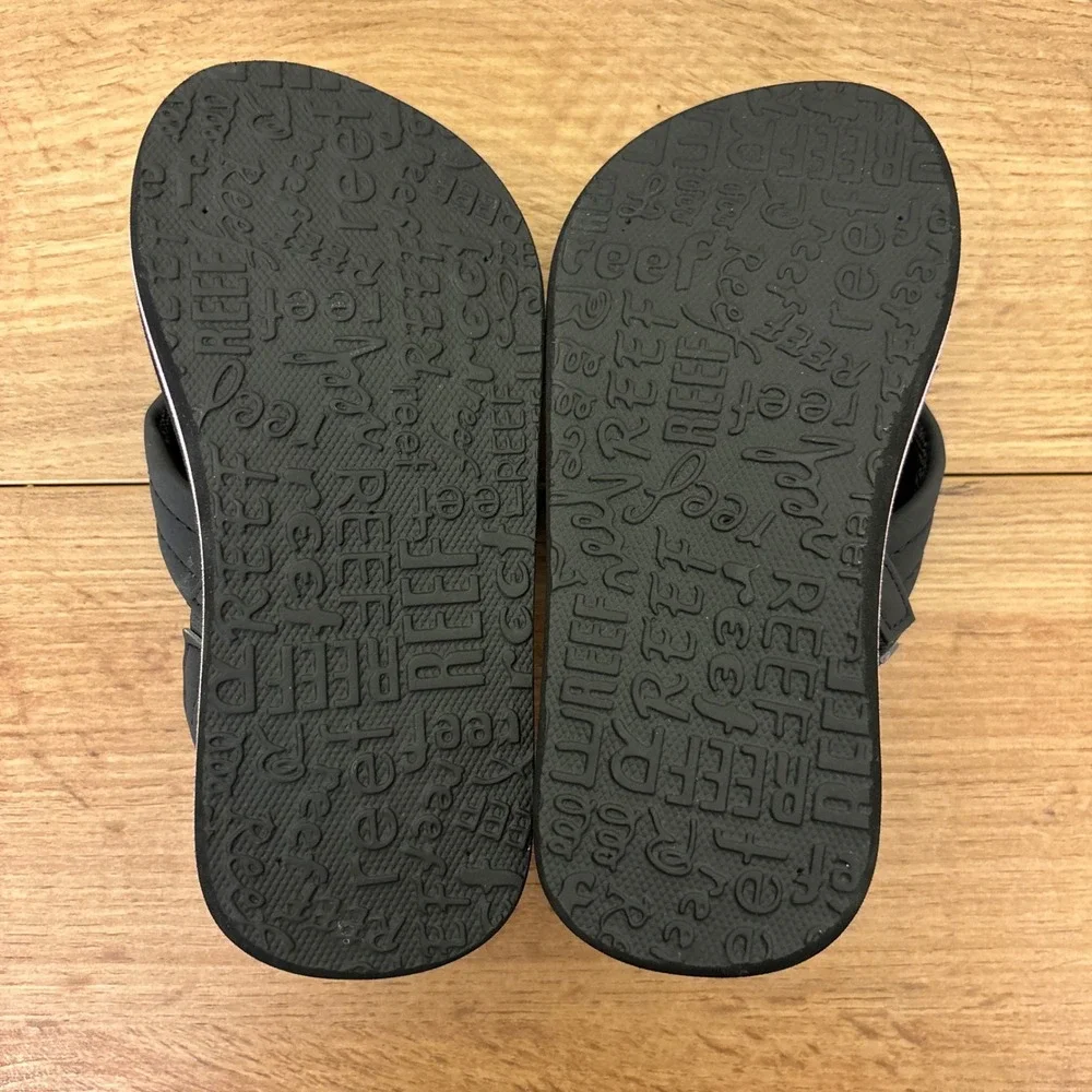 REEF Little Ahi Water-Friendly Flip-Flop Tropical Rainbow Black Kids Size 9 Pool